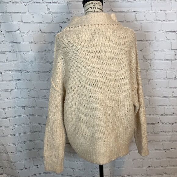 ASTR Tab Fuzzy cable knit Sweater Size XS - Picture 5 of 8